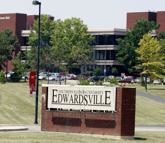 du-hoc-my-dai-hoc-Southern-Illinois-Edwardsville-08-07-2016-1